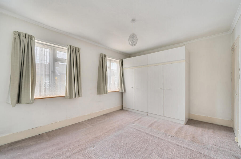 1341074-4-689cc6b...