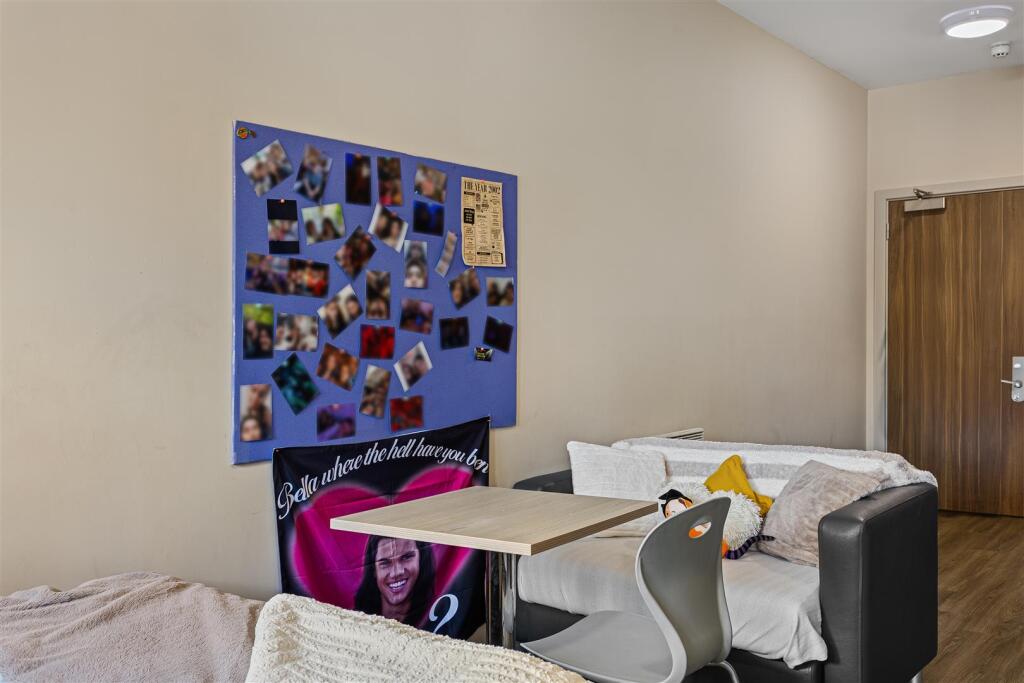 Flat_25_Rathmell_Hall_13.jpg