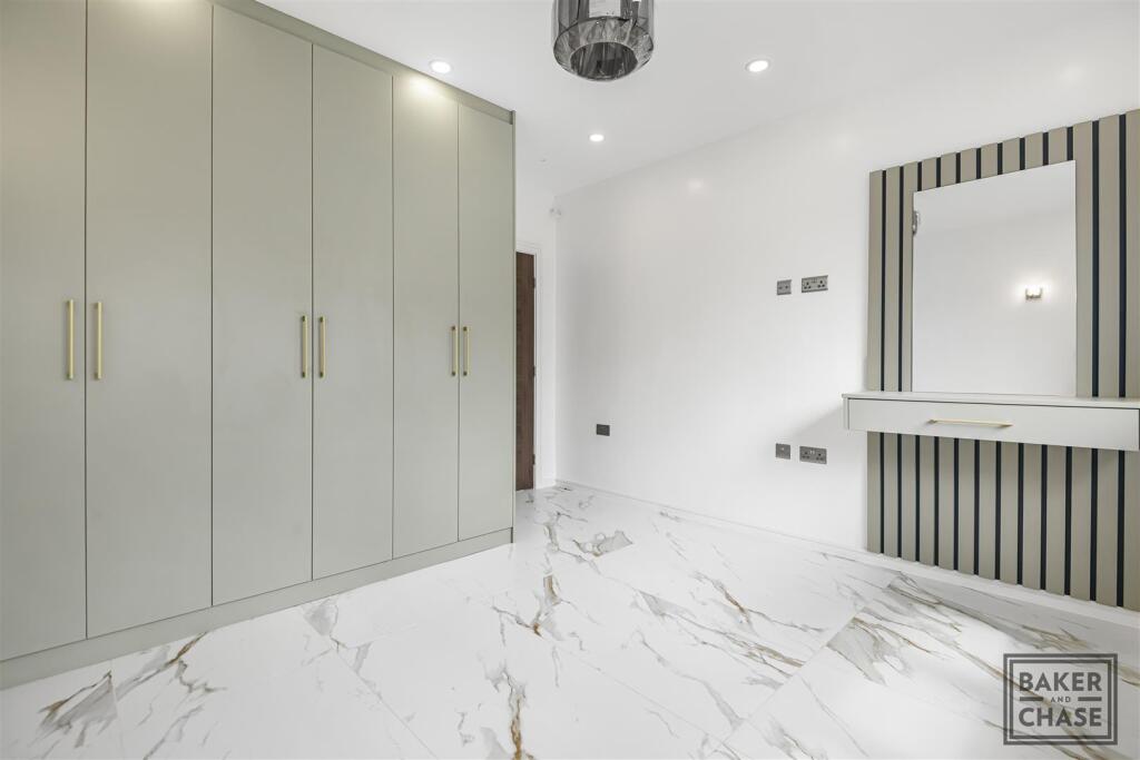 Bedroom 1 (Ground Floor)