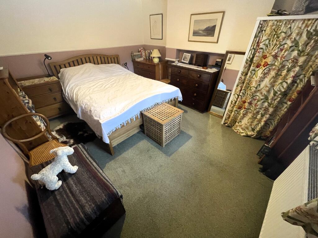 Master bedroom a.JPG