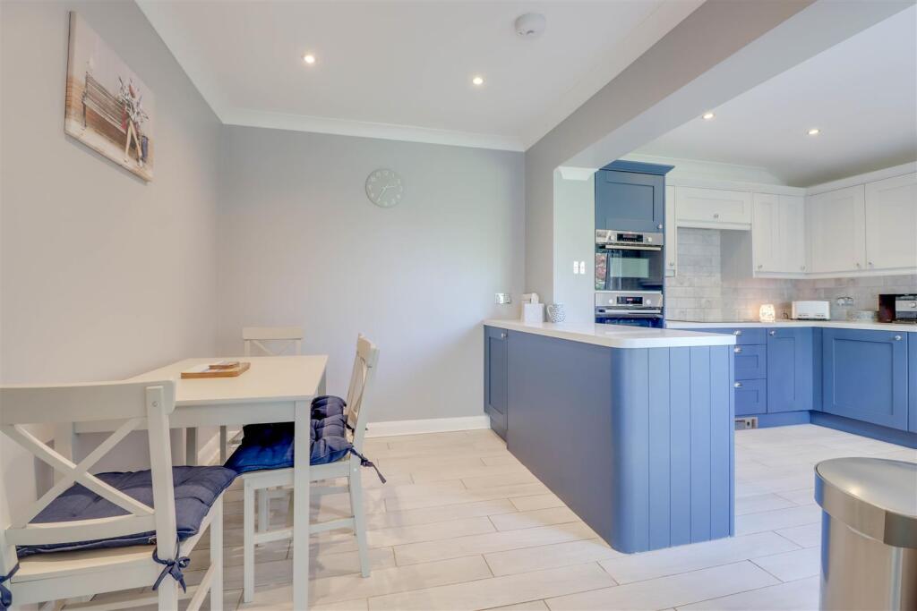 20 OZONIA AVENUE INSIDE-21.jpg