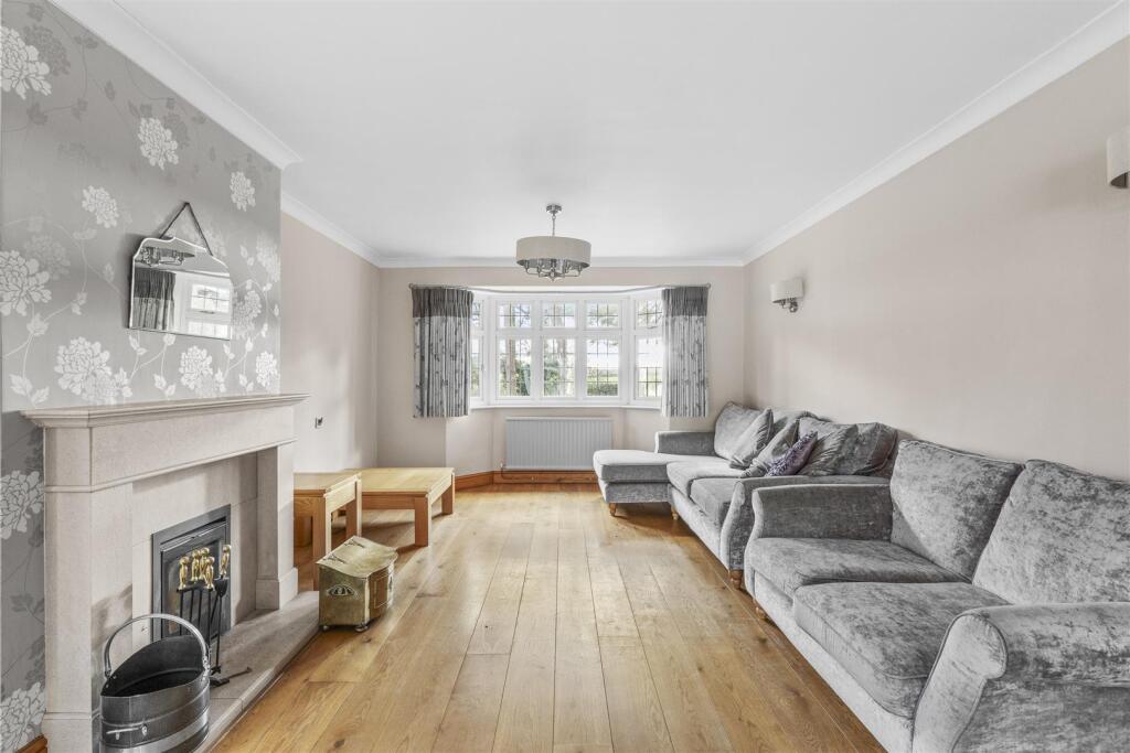 81 Sheepcote Dell Rd, HP15 6TL-13.jpg