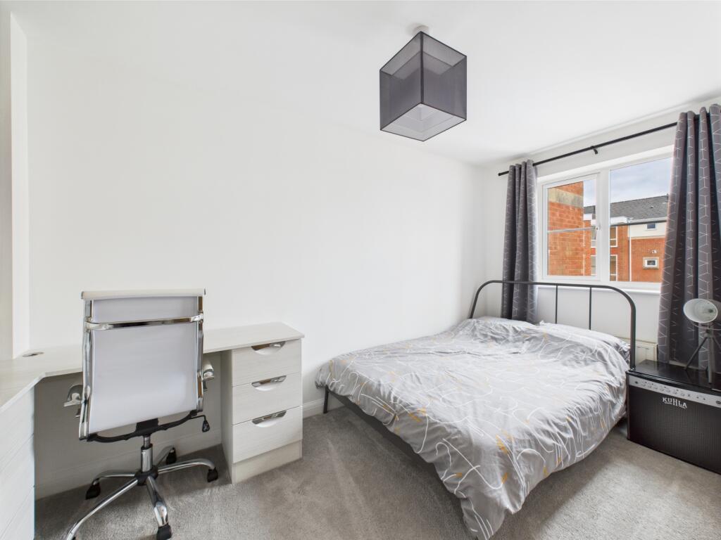 CAM03729G0-PR0048-STILL019