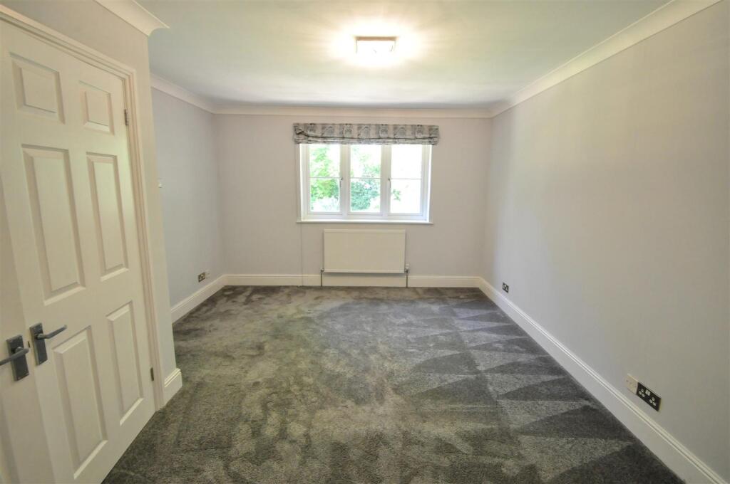 Bedroom 1.jpg