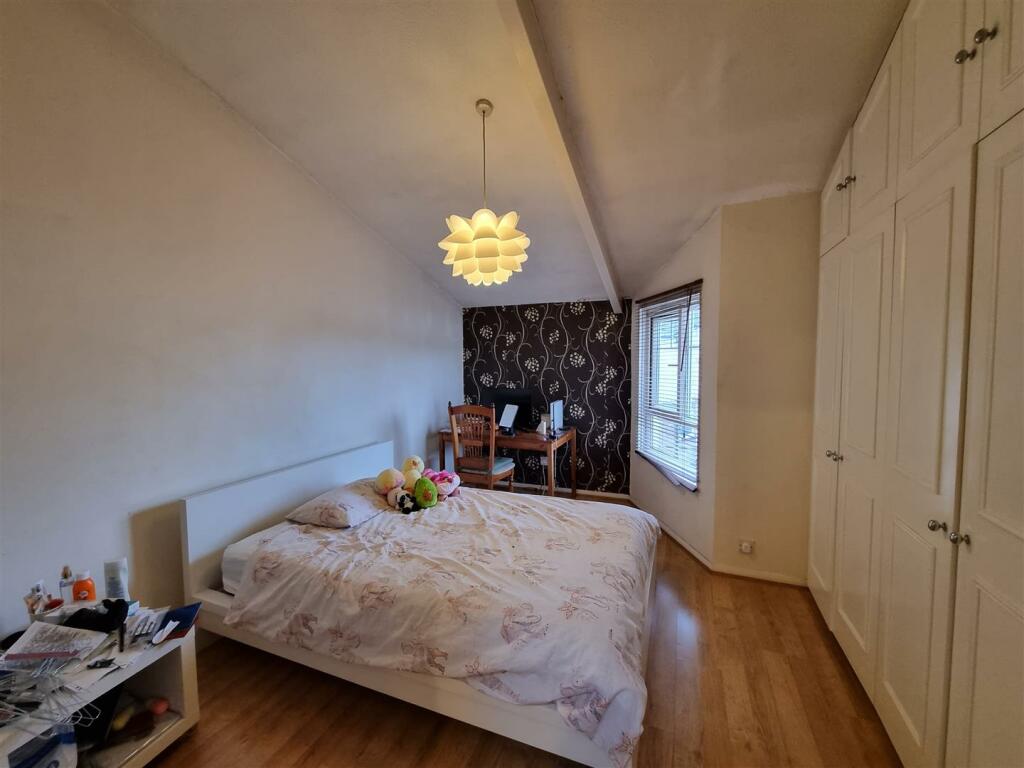 Hood Close -- Bedroom 2.jpg