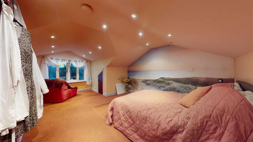 Laurel Road, Bedroom