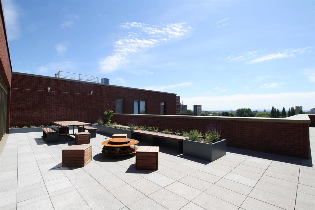 Top Floor Terrace 1.JPG