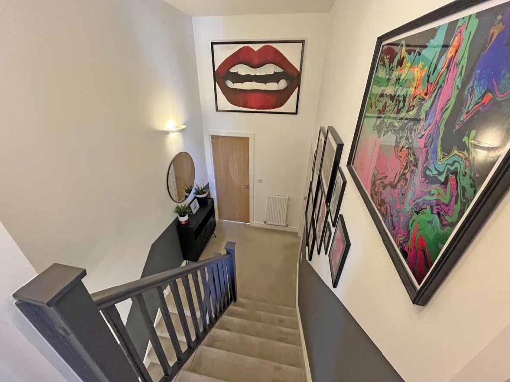 Ivy Drive 27 - Landing 2.jpg