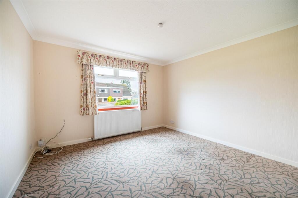 Downstairs Bedroom 3.jpg