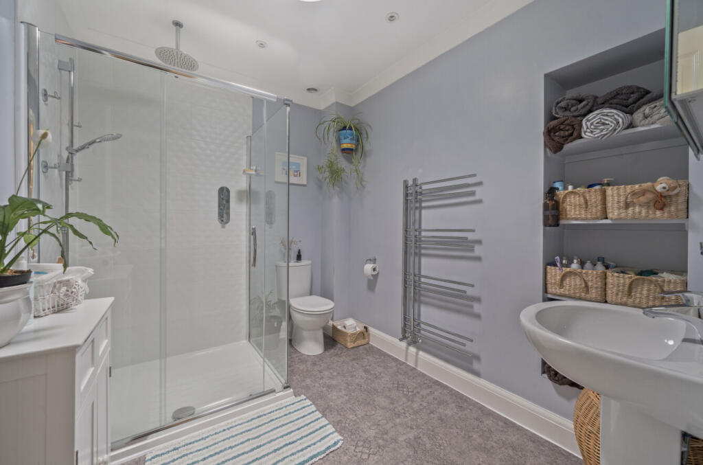 1295315-14-682dc8...