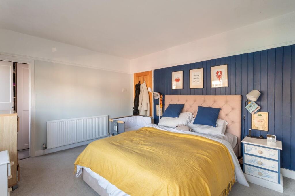 bedroom (2).jpg