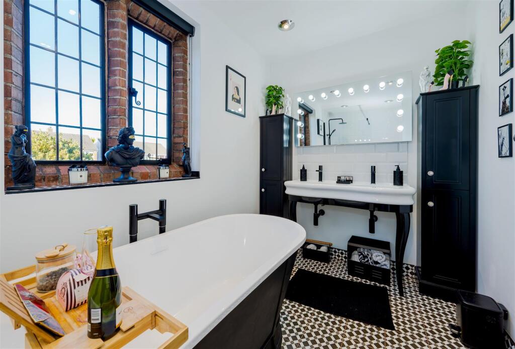 Family bathroom 1.1 SAPL3868-20251125-DxO_DeepPRIM