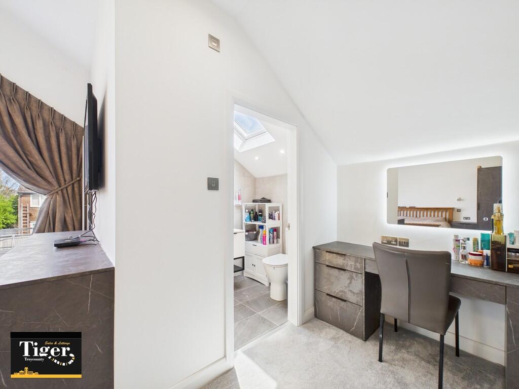 CAM02176G0-PR0559...