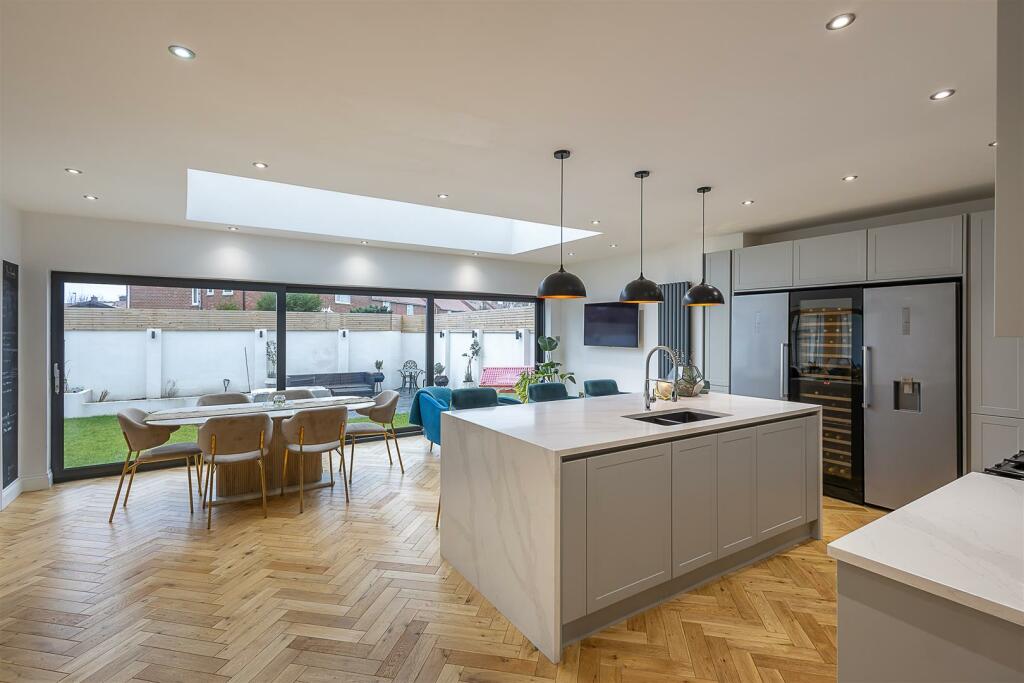 Open Plan Kitchen/Diner &amp; Family Room