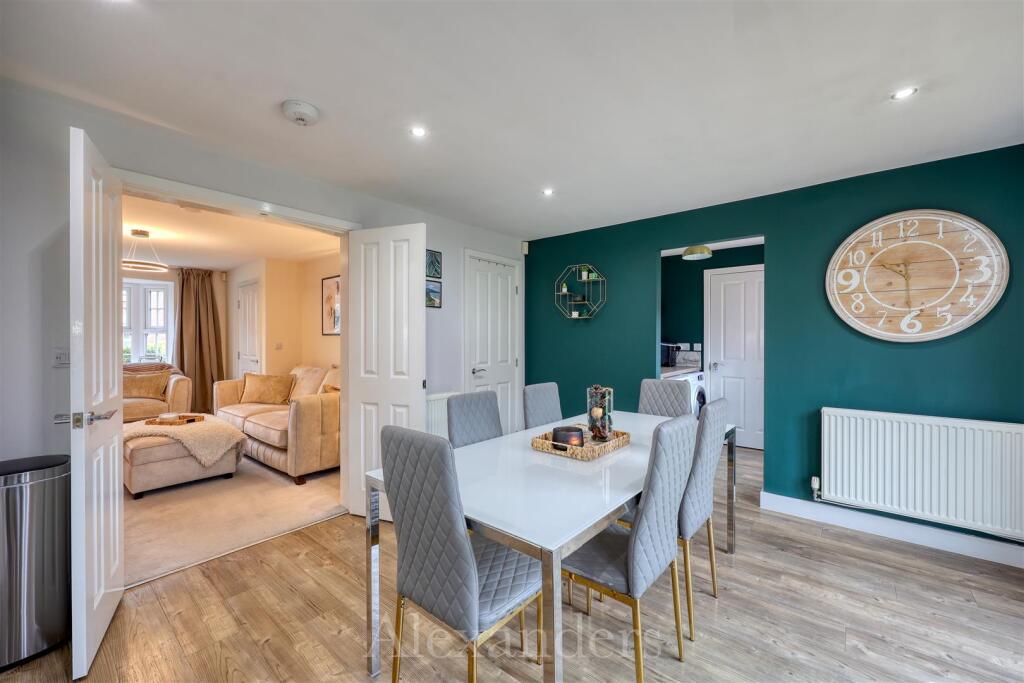 8 Howards Close-10.jpg