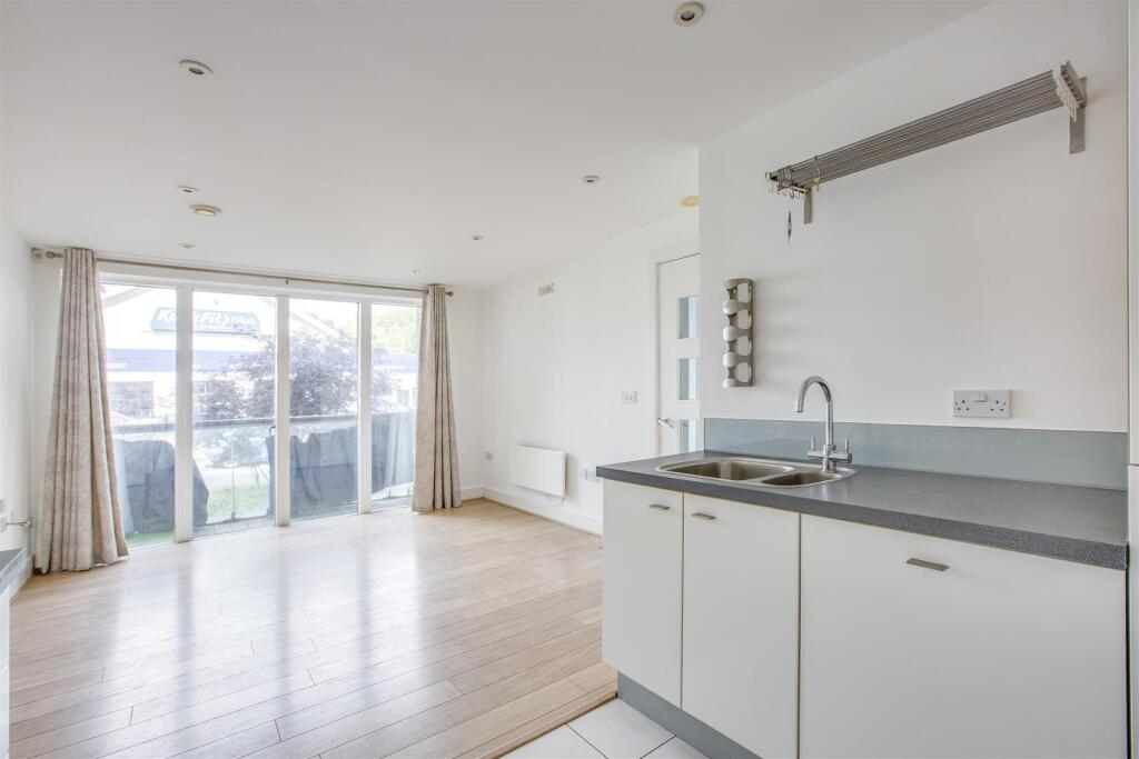 17 Ream Court, Ryemead Boulevard, HP11 1GG-6.jpg