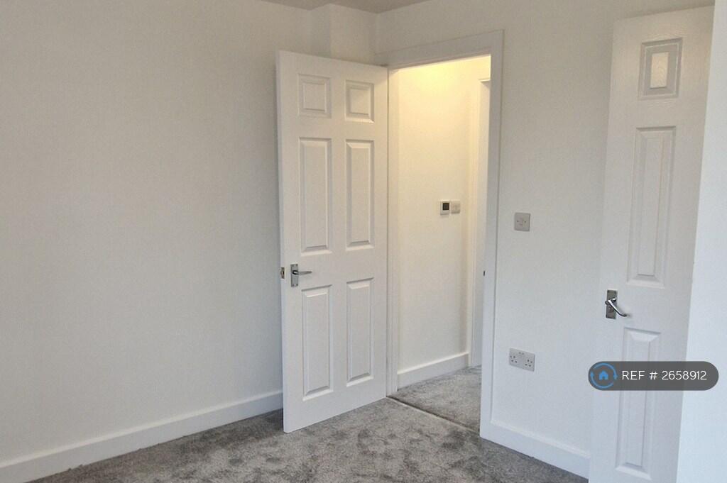 Bedroom With Ensuite Shower Room