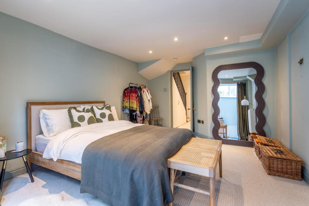 bedroom (3).jpg