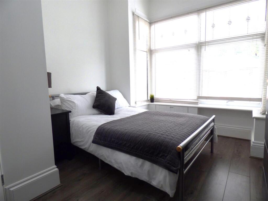 Bedroom 1 Mere Road.JPG
