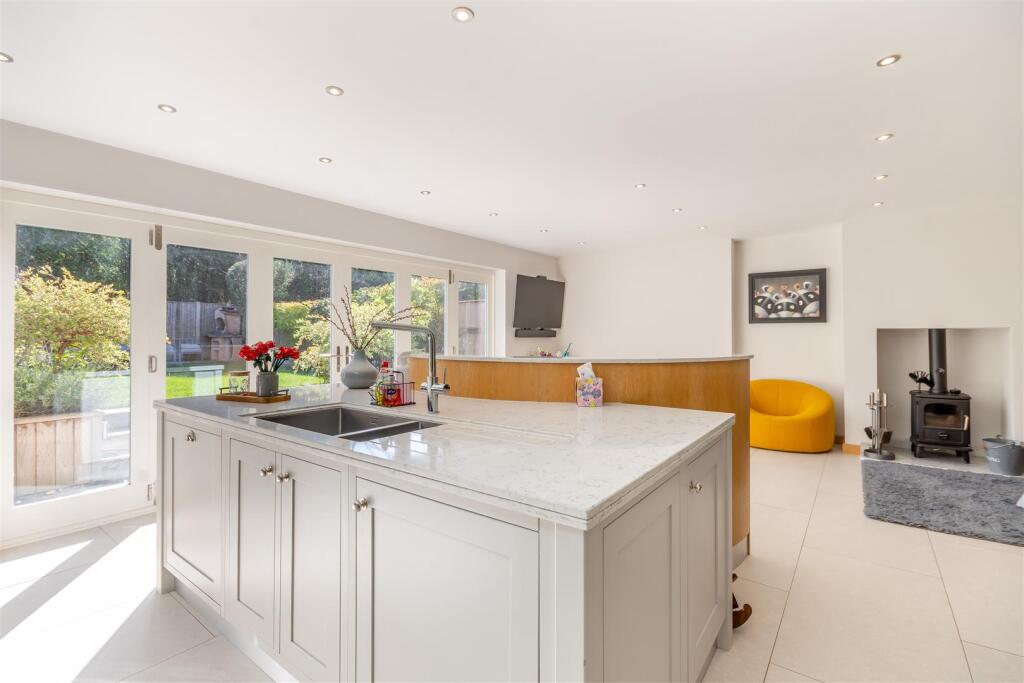 8666143-interior14.jpg