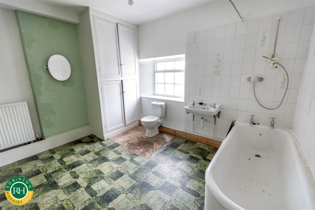 bathroom (Cuckoo)