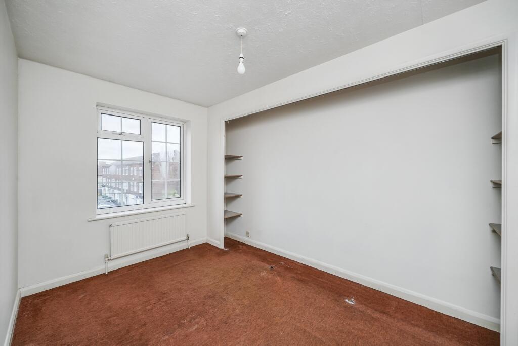 4 Sunmead Road, Sunbury-on-Thames, Surrey, TW16 6PE