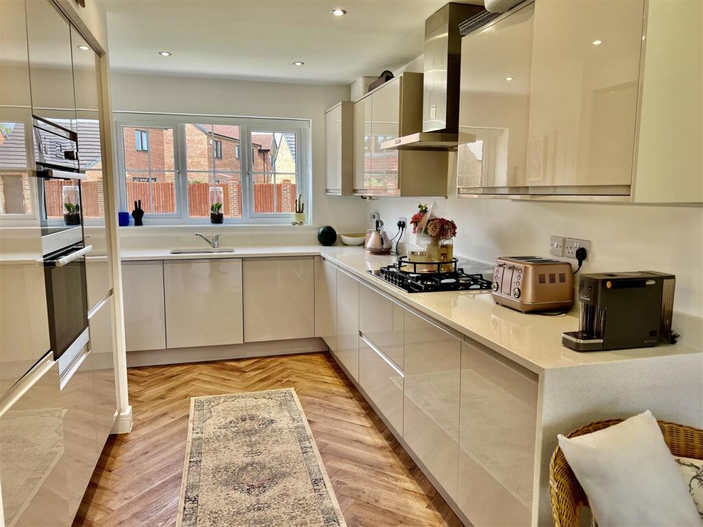 KITCHEN/DINER/PLAYROOM