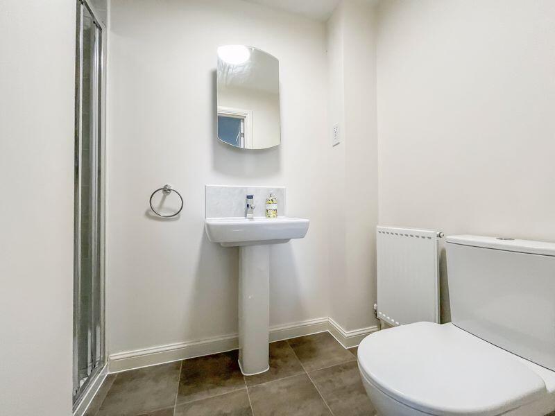 EN-SUITE SHOWER ROOM