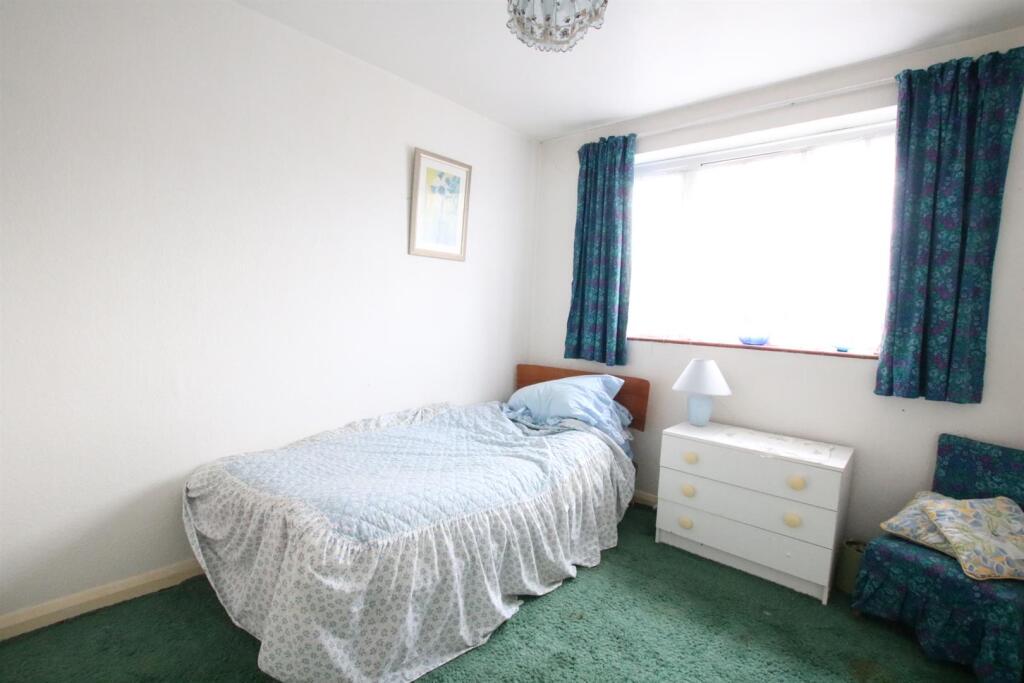 bedroom 2.JPG