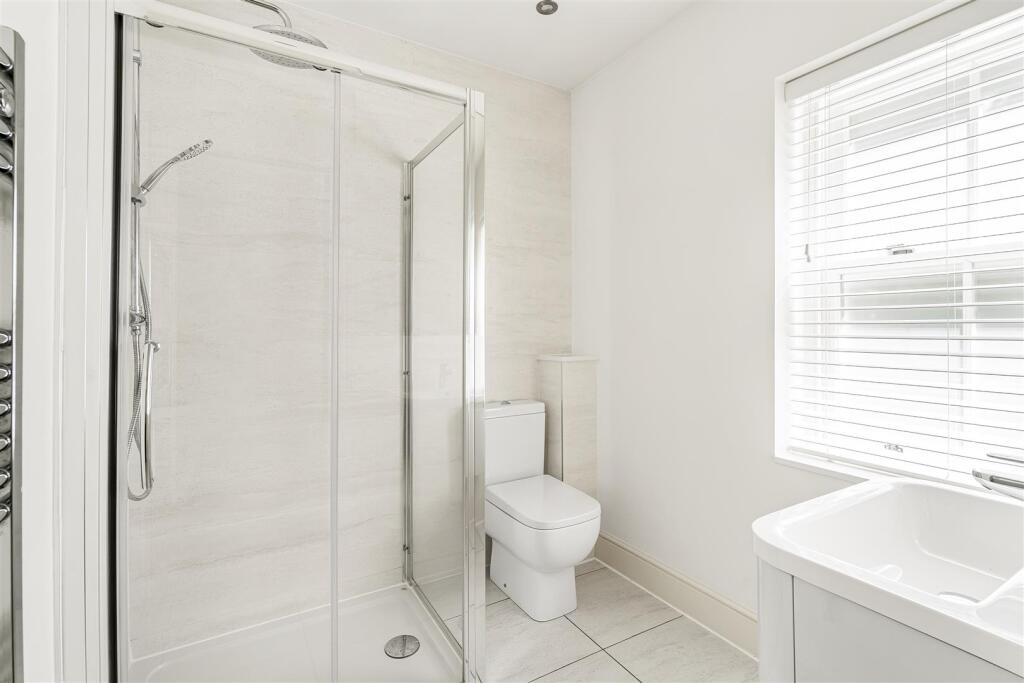 3 Chantry Lane, Towcester (16).JPG