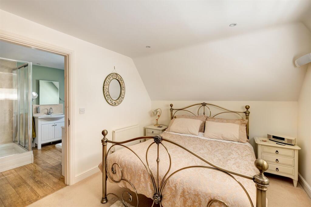 3 Creswell Drive LE67 2AG