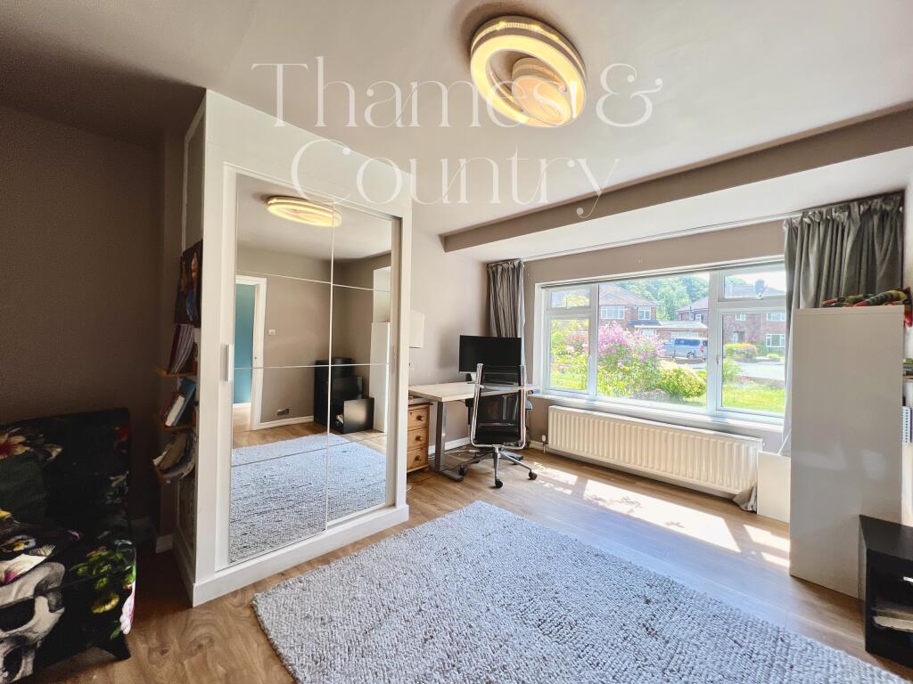 Fifth bedroom/second lounge