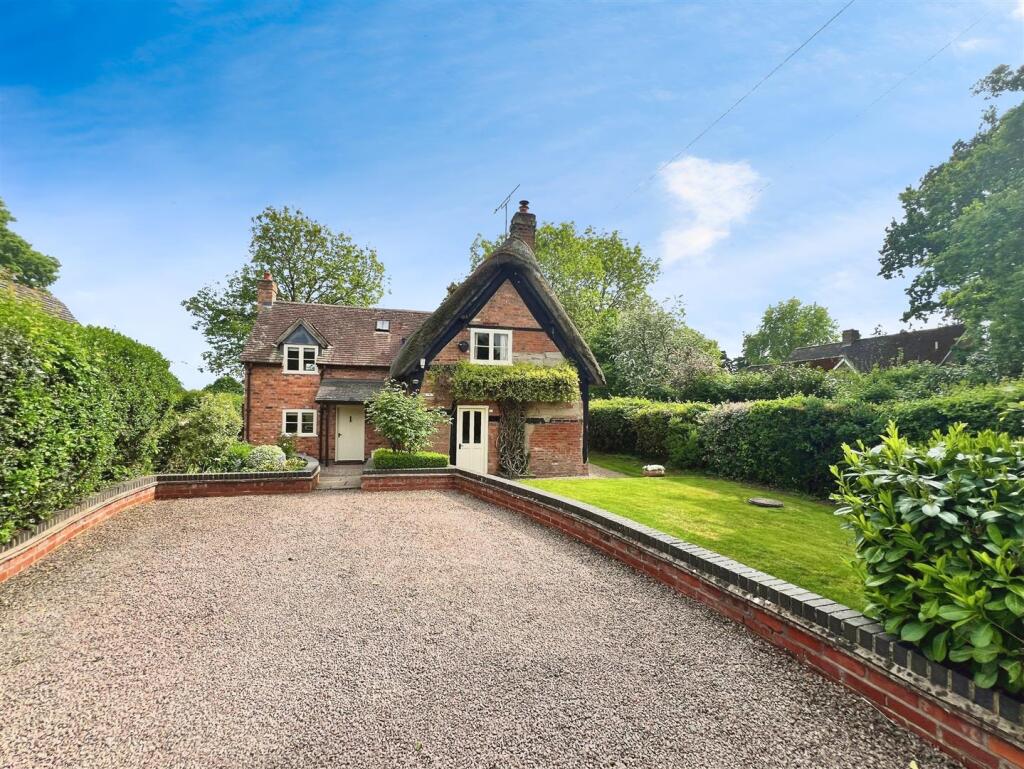 8e9545a3-front 20centre 20L.jpg