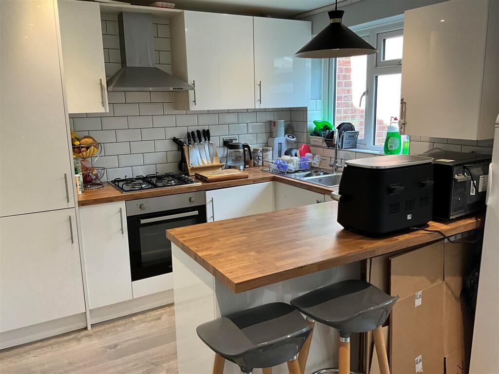 Kitchen/Dining Area
