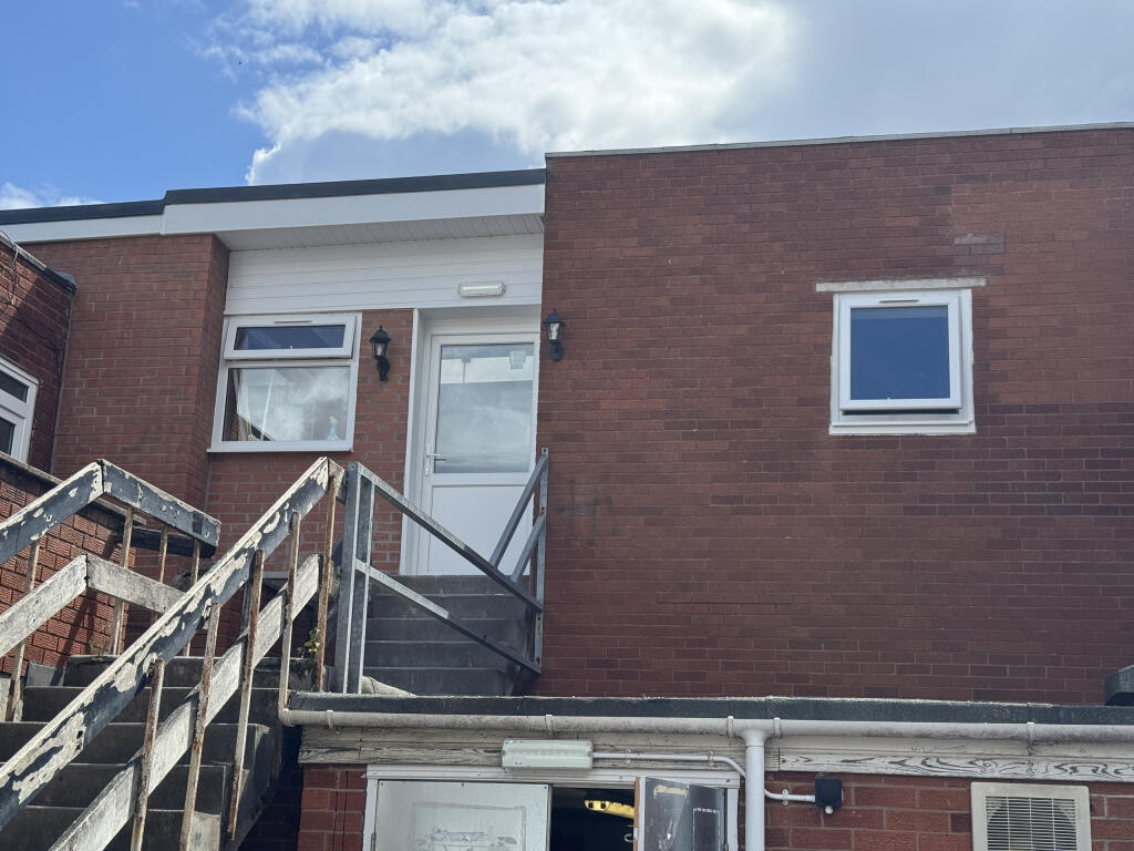 Communal entrance to rear