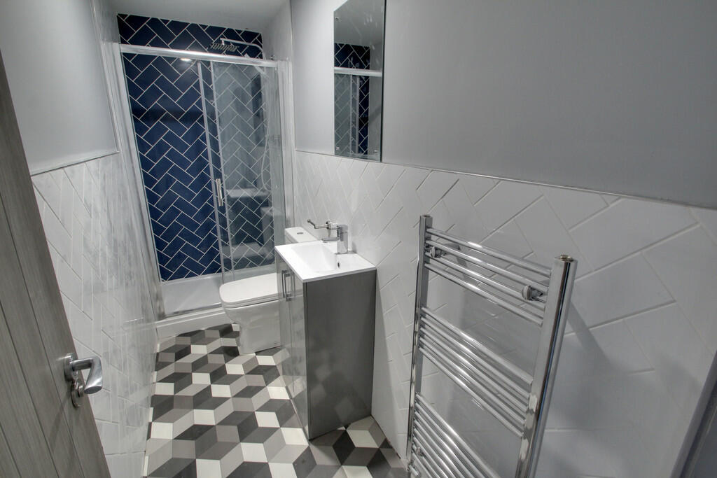 Shared Bathroom suit