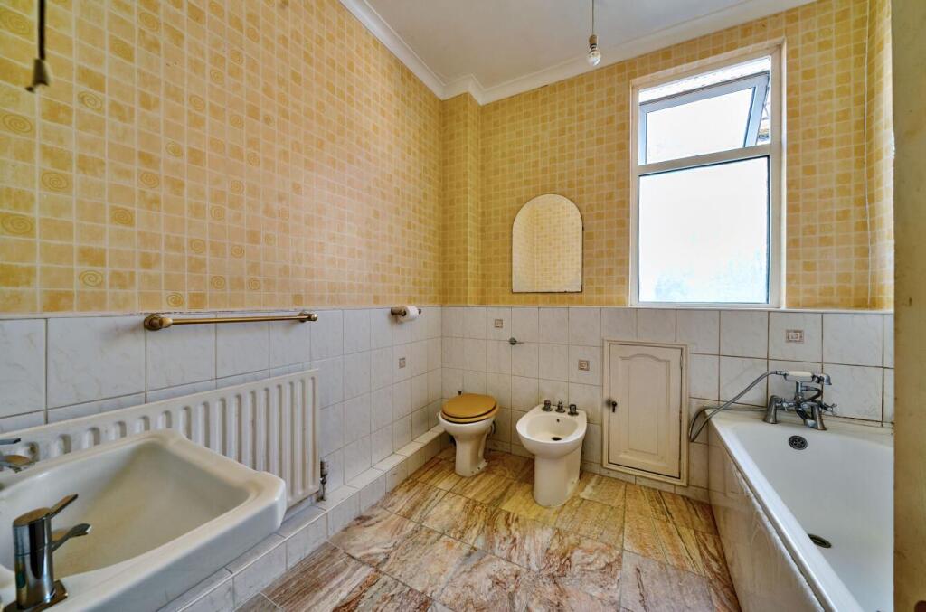 FF bathroom.jpg