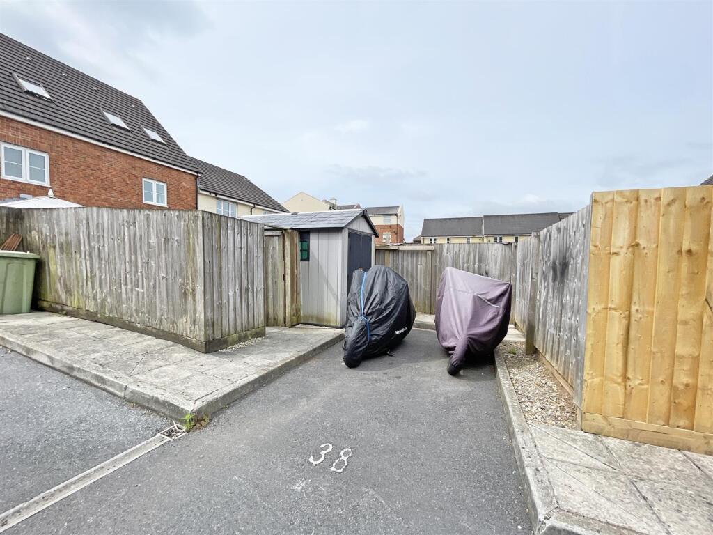 Renassiance Gardens 28 - Parking.jpg