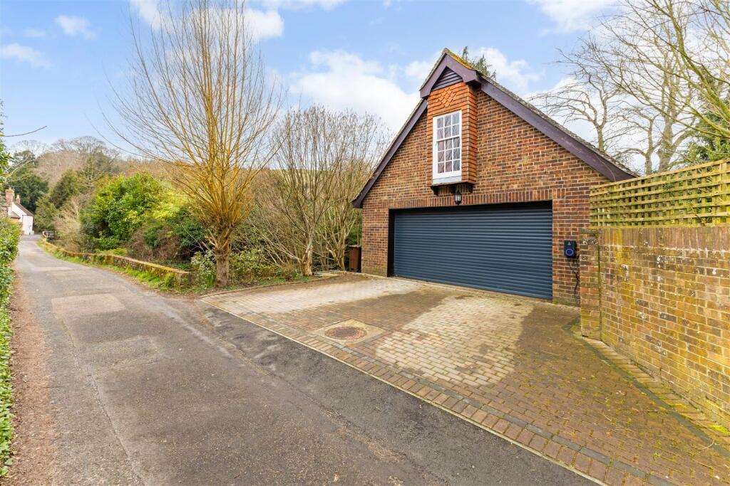 Garage &amp; Parking