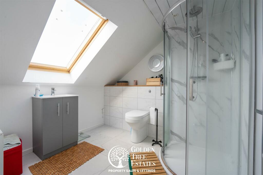 Double Garage - Bathroom