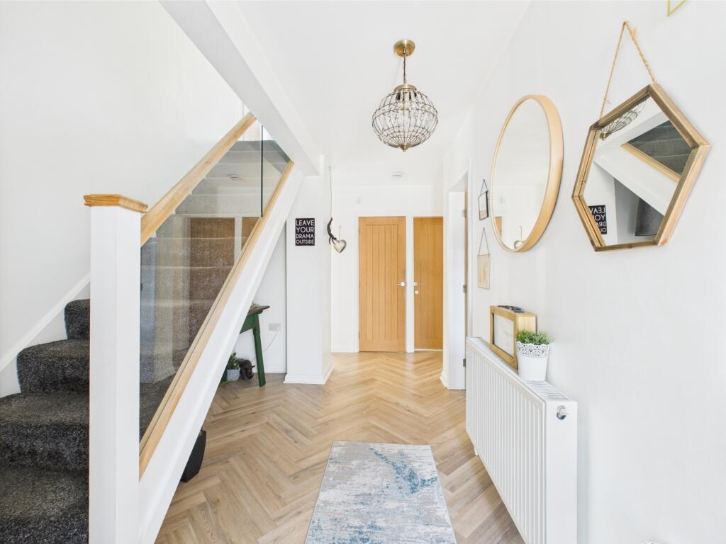 CAM03729G0-PR0042-STILL007