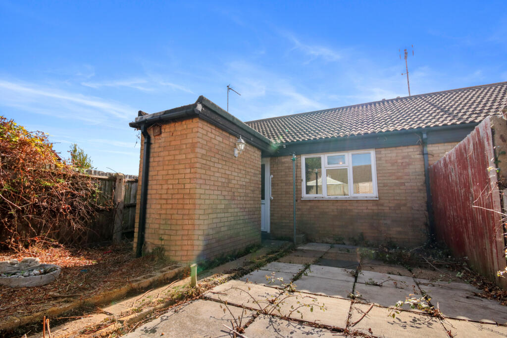 10 Beaumaris Road, Sawtry, Huntingdon, Cambridgeshire PE28 5SF