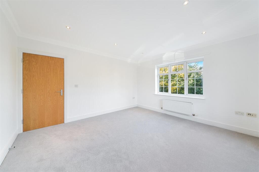 MANOR COURT, - (7).jpg