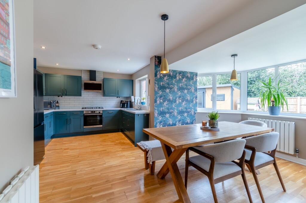 Kitchen/ dining room