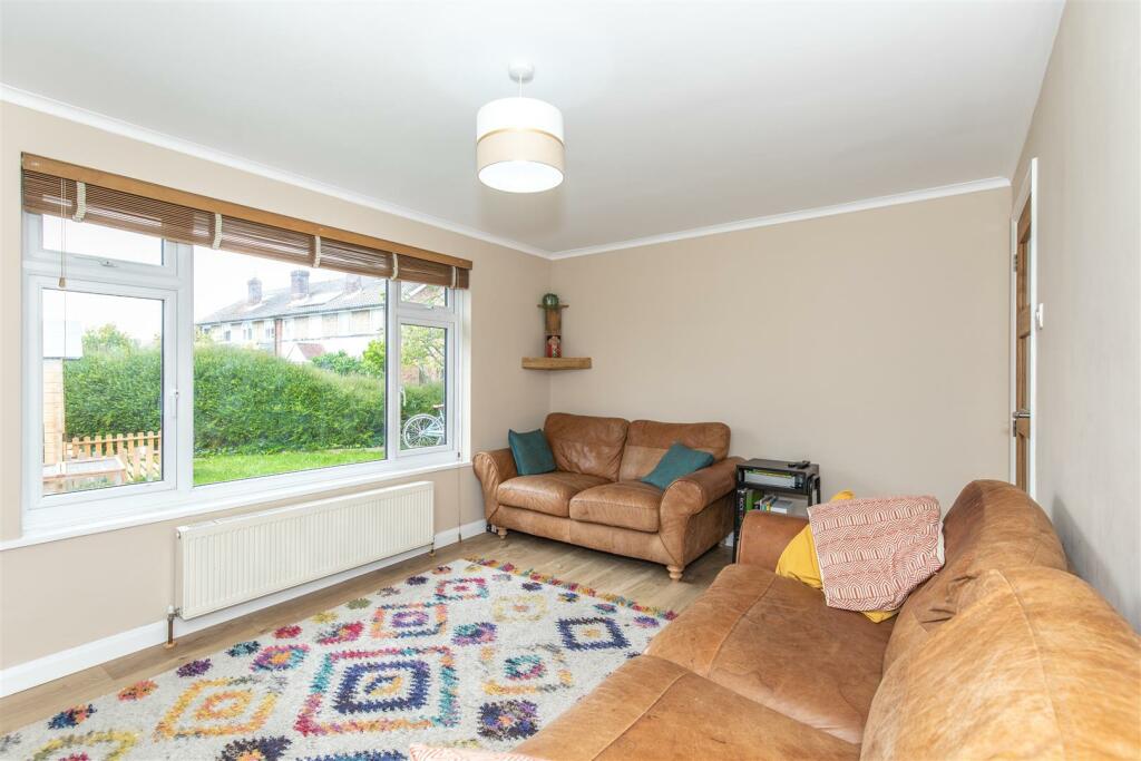 2 Somerset Close10.jpg