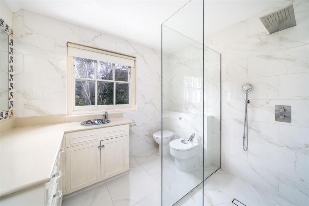 En-suite to master bedroom