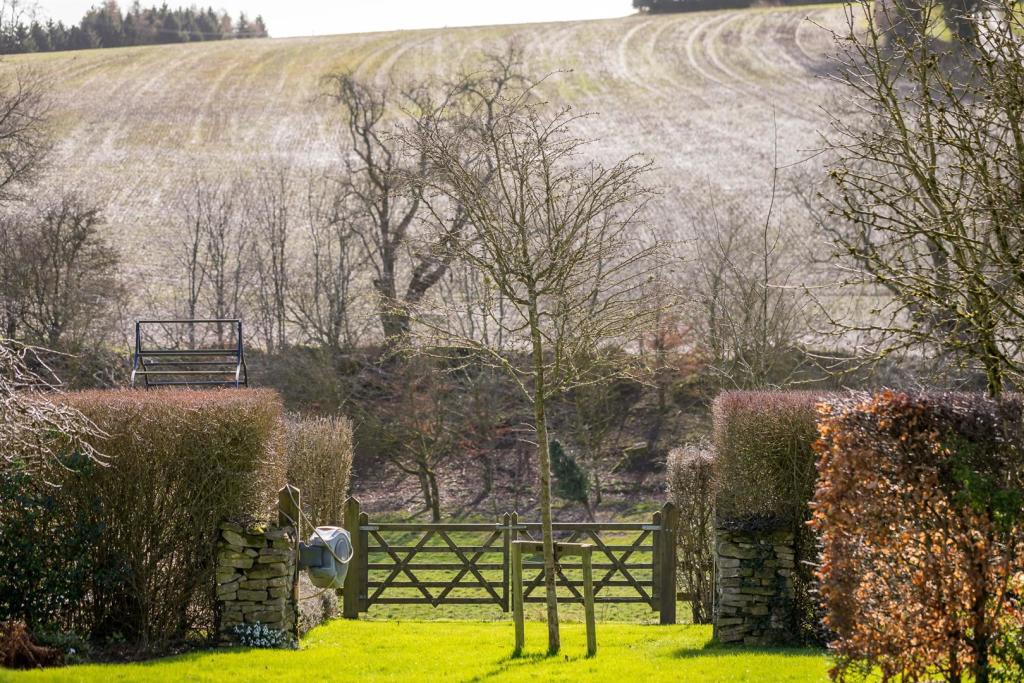 21 - Manor Barn - GL53 9PD - Web.jpg