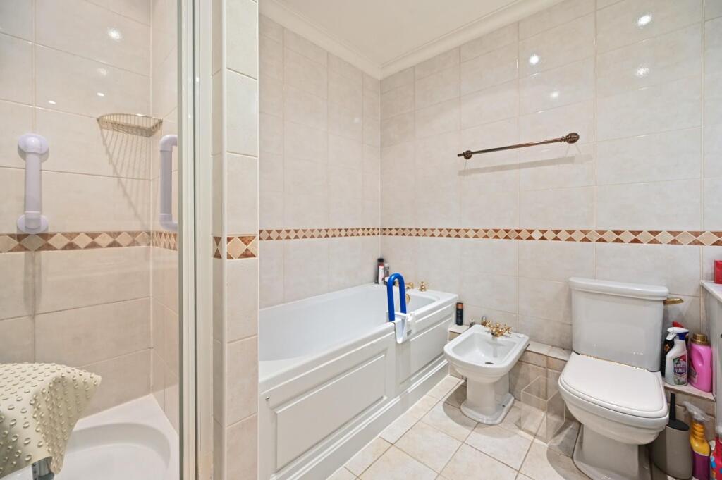 RCTEC- 14 parklands- bedroom ensuite 3 (1).jpg