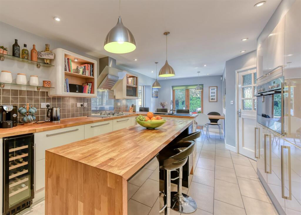 20 Suckling Green Lane-kitchen2.jpg