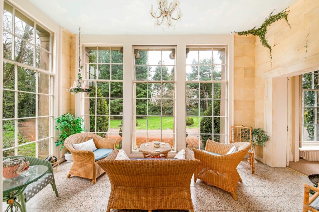 GARDEN ROOM